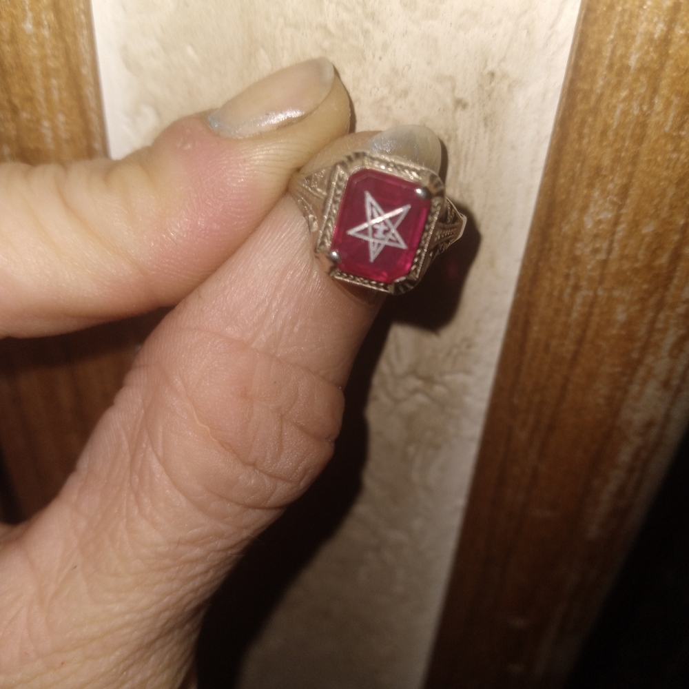 10k White Gold Ring with Red Gemstone